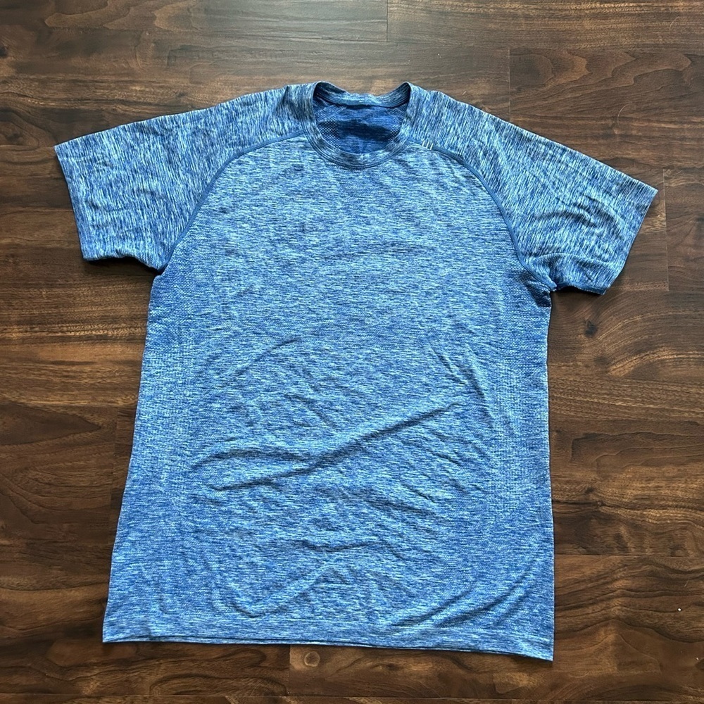 Lululemon Men’s Metal Vent Tech Performance Shirt

Blue

Size XL